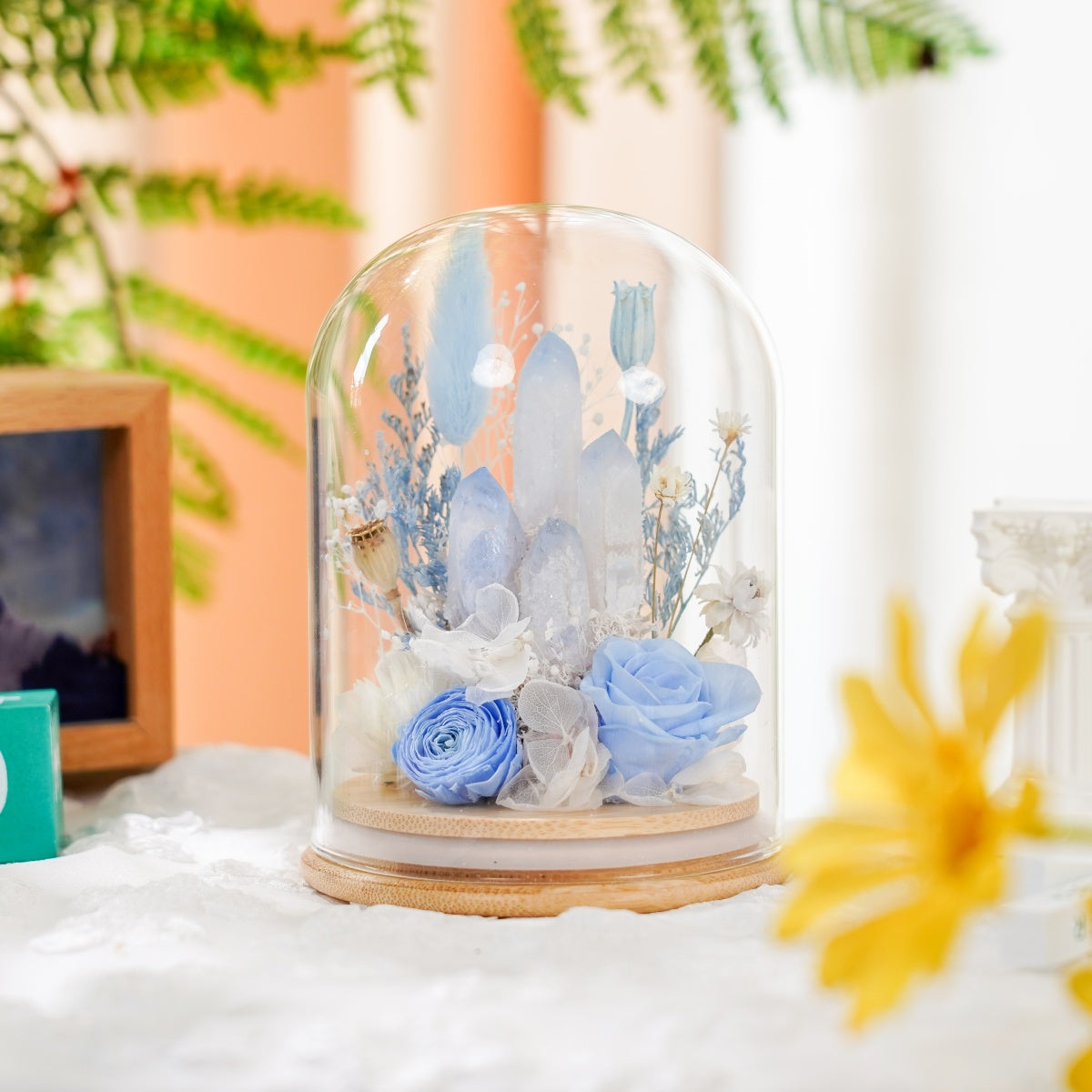 水晶花藝玻璃罩系列 (Crystal Floral Dome Series) | 天然水晶能量與恆久花藝的溫柔守護